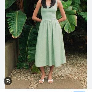 Aritzia Revive Poplin Dres